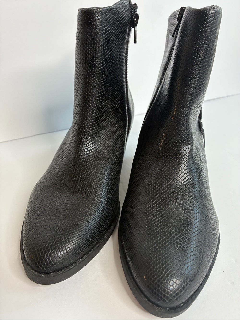 NEW Lucky Brand Women’s Size 6.5M Black Leather Side Zip Ankle Boot